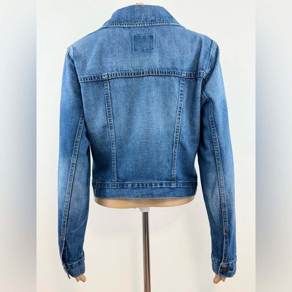 Old Navy Medium Washed Cropped Blue Denim Trucker's Jacket, Women's Size Medium - Picture 4 of 12